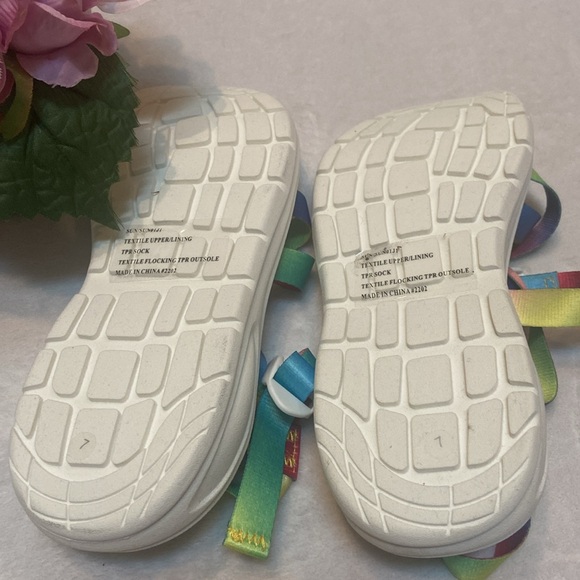 MADDEN GIRL NEW Size 7 Multi Color Sandals - Picture 5 of 9